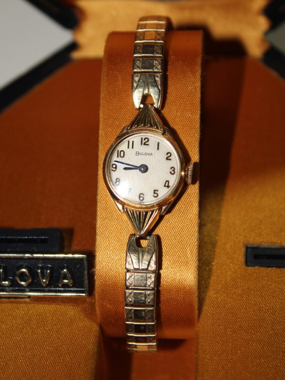 Vintage Bulova 10k R.G.P Bezel White Gold Ladies wind-up watch